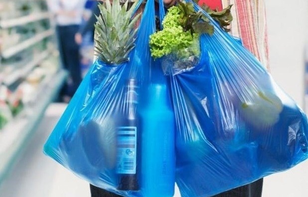 Retailers to be fined if providing single-use plastic bags to consumers from 2026