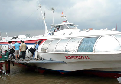 Travelling by hydrofoil boat wrought with dangers