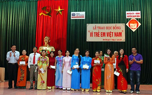 the vir honours scholarships on students in uncle ho home town