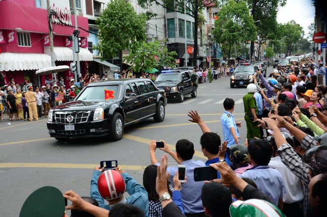 crowds in ho chi minh city bid farewell as obamas visit ends