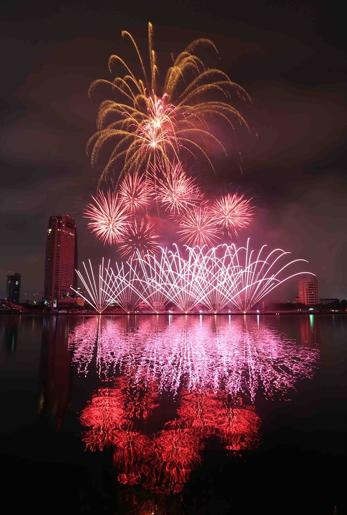 vietnam poland spark danang fireworks festival