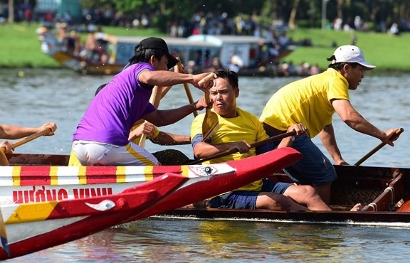 Hue Festival celebrated with traditional boat race