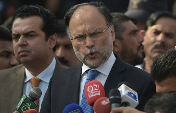 Pakistan interior minister shot, wounded in suspected assassination bid