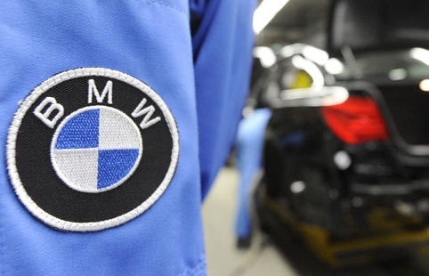 Germany's BMW expands UK car recall