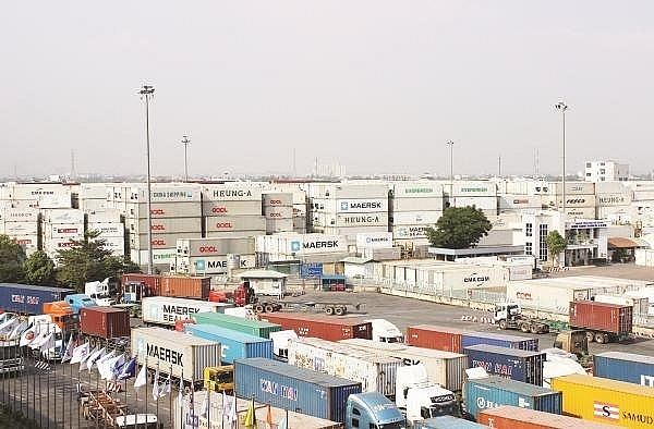thousands of scarp containers stored at cat lai port threatening its production operation