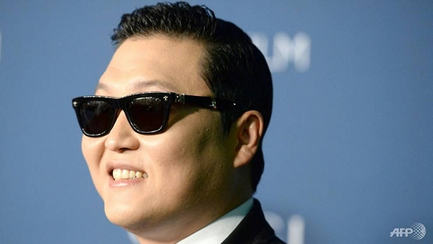 freelance style psy splits from agent