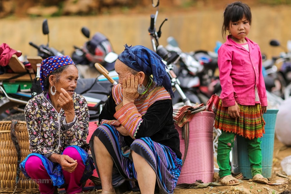 can cau market untouched ethnic identity in northwest of vietnam