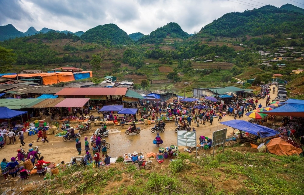 Can Cau Market - untouched ethnic identity in northwest of Vietnam