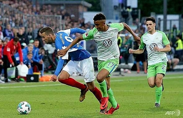 Wolfsburg beat Holstein Kiel to stay in Bundesliga