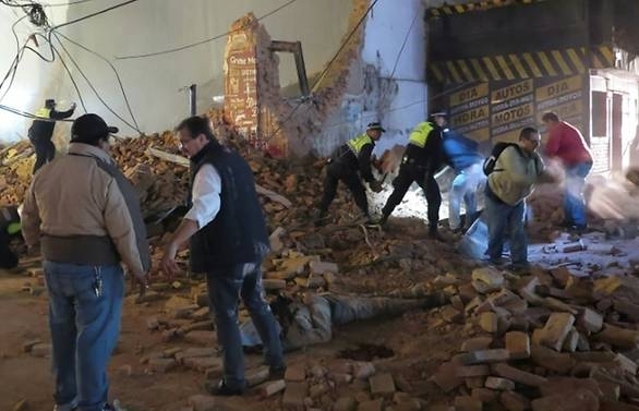 argentina building collapse leaves at least one dead