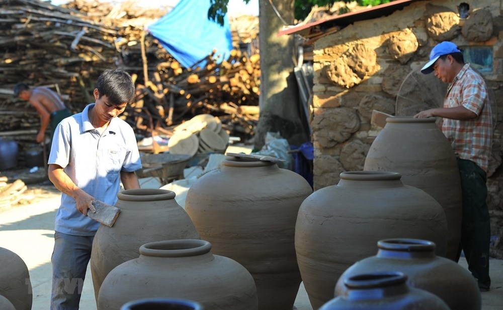 exploring gia thuy pottery village