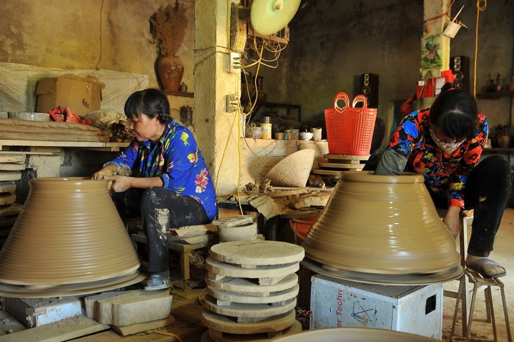exploring gia thuy pottery village