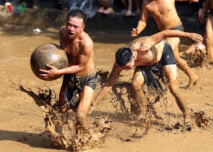 gripping mud ball wrestling festival of bac giang
