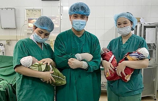 Woman gives birth to identical triplets, a rare phenomonen