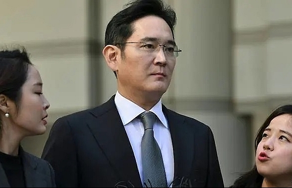 Samsung heir apologises over corruption scandal