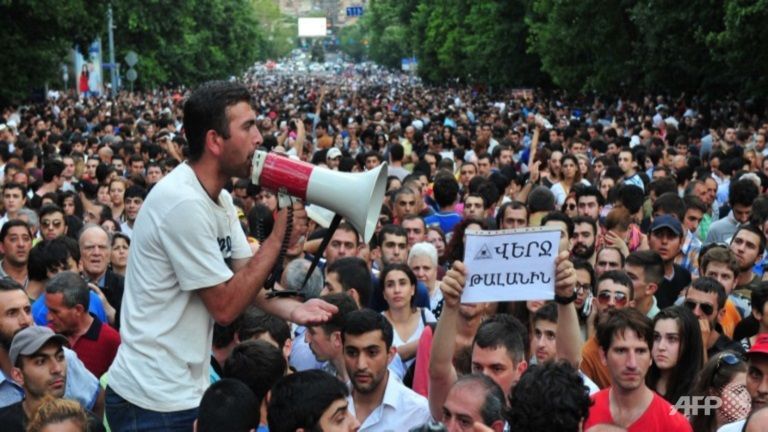 9000 electric yerevan protesters flood armenian capital