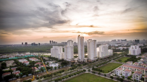 foreign investors in race to take over real estate projects in vietnam hinh 0