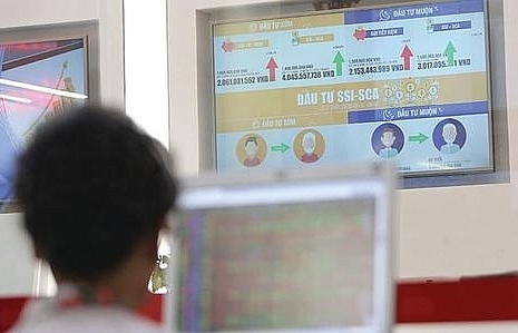 Vietnamese stocks fall slightly on cautious sentiment