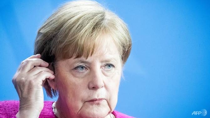 merkel faces ultimatum from ally over migrants