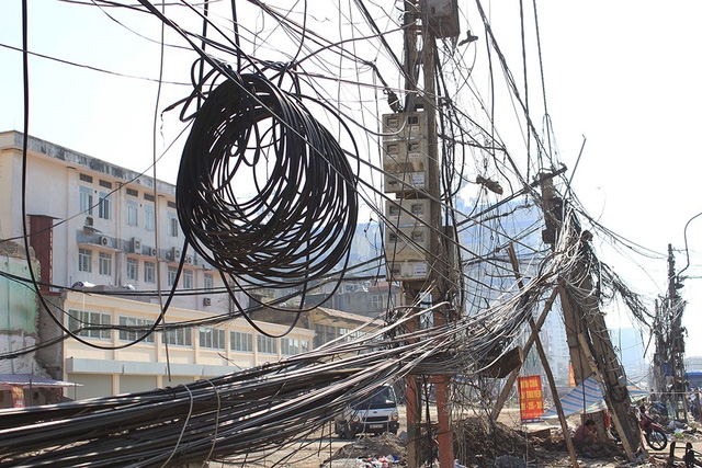 tangled electrical wires on hanoi streets