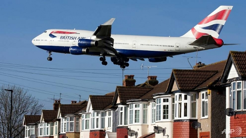 mps vote on expanding londons heathrow airport