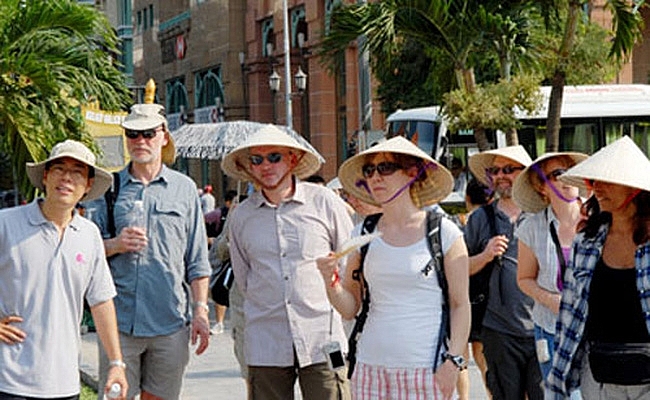 foreign tourists happy with vietnams visa exemption policy