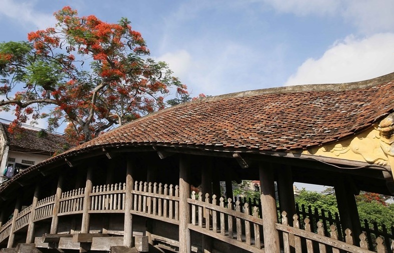 Beauty of over 500-year-old tiled-roof bridge in Nam Dinh