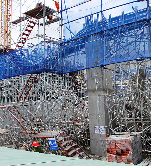 scaffold collapse kills 3 injures 4 in ho chi minh city