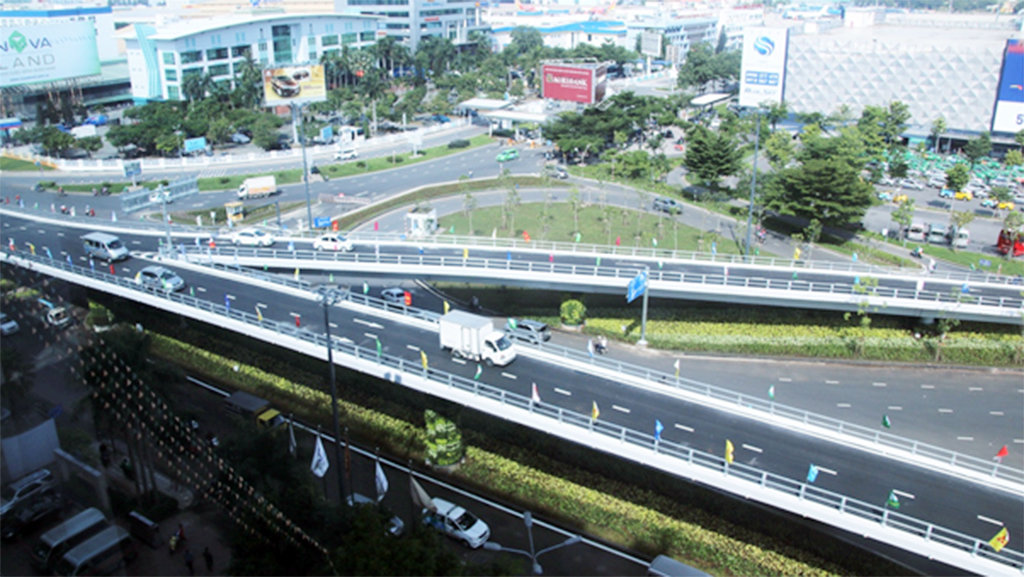 Two flyovers to Tan Son Nhat Airport opened