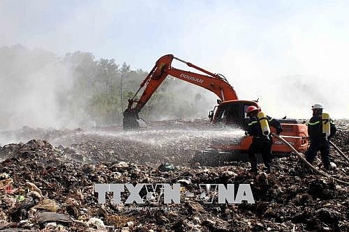 dozens affected by landfill fire in nghe an