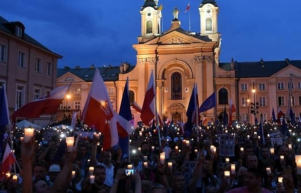 EU starts legal action against Poland over Supreme Court reform