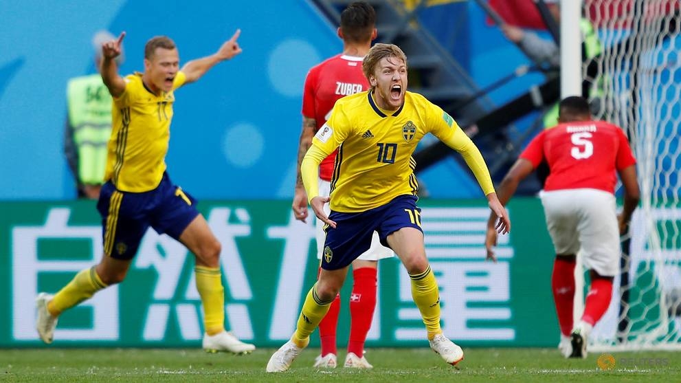 world cup sweden edge switzerland 1 0 to reach quarter finals