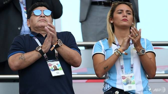 maradona offers to coach argentina for free after world cup debacle