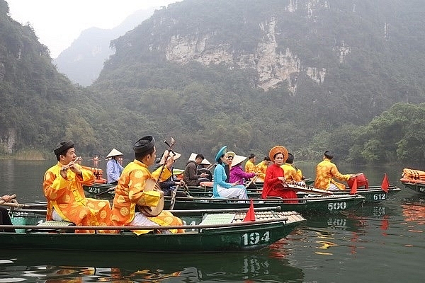 boat tour boosts trang an tourism