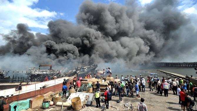 massive fire rips through bali port