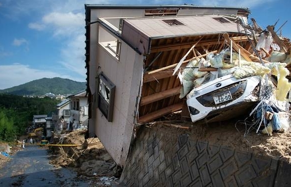 Toll in Japan rains rises to 141, as hope for survivors fades