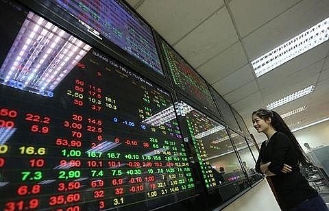 Shares recover on hopes for trade tension ease