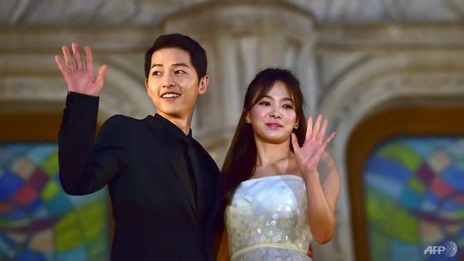 newlywed korean stars song joong ki song hye kyo to return to the small screen