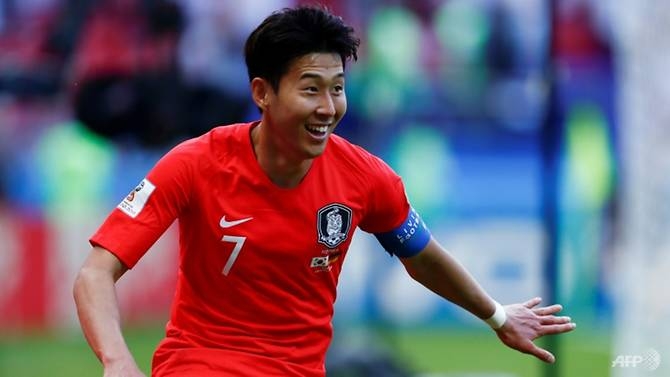 south korea star son heung min signs new spurs deal