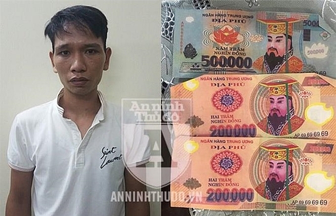 Taxi driver cheats foreign visitors with fake money