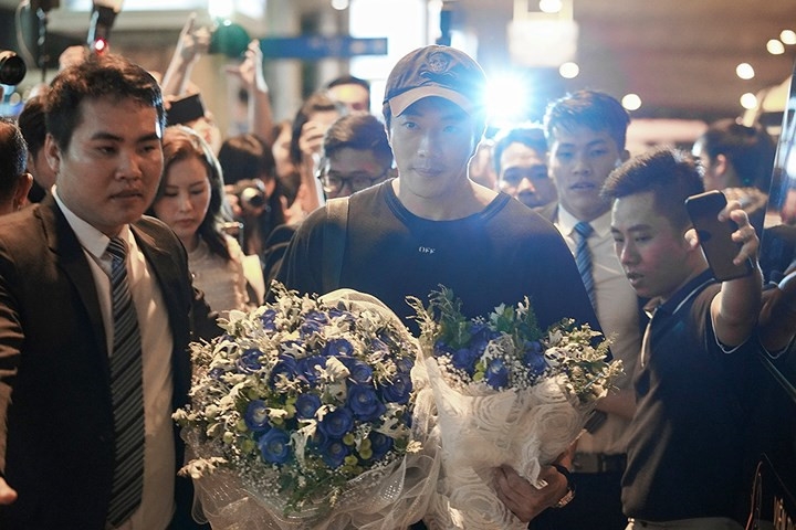 korean movie star kwon sang woo welcomed in vietnam