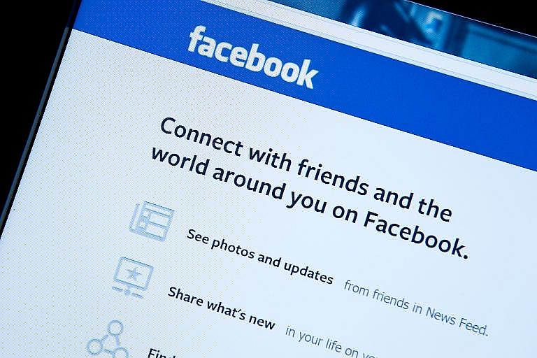 facebook in freefall as weak outlook stuns market