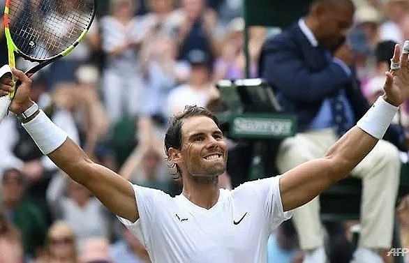 Federer, Djokovic, Nadal reach Wimbledon quarter-finals