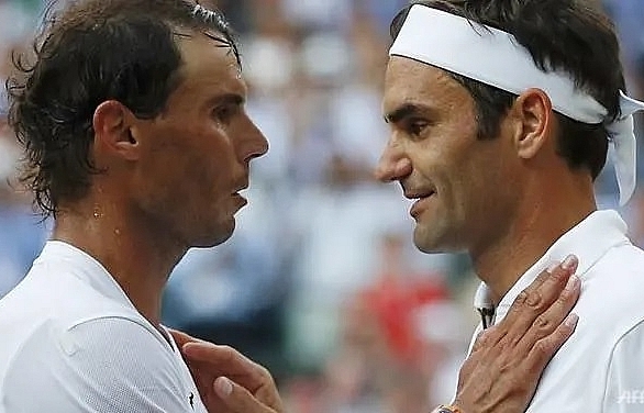 Federer downs Nadal to set up Djokovic duel for Wimbledon title