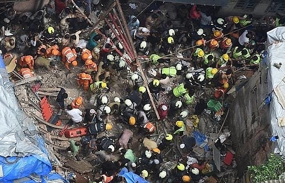 10 dead, at least 10 feared trapped in Mumbai building collapse