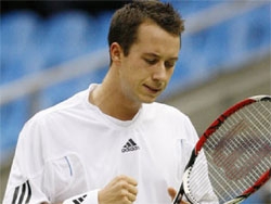 Kohlschreiber ousts out-of-sorts Roddick