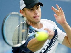 Roddick gets untracked at Carolina tennis