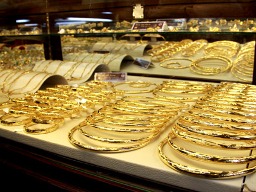 Gold rises above VND42 million