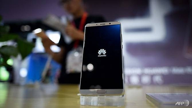 huawei overtakes apple as worlds no 2 smartphone seller