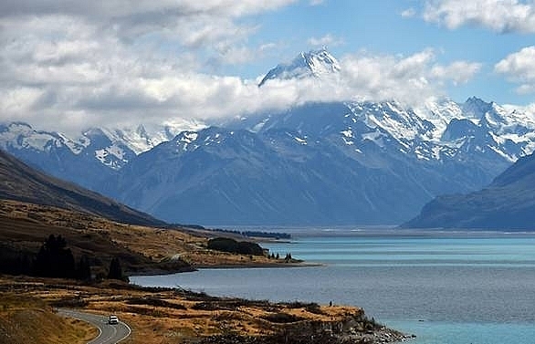 'Lucky to be alive': Climber found just in time on deadly NZ mountain
